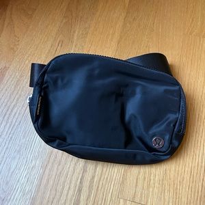 Lululemon Everywhere Belt Bag, black